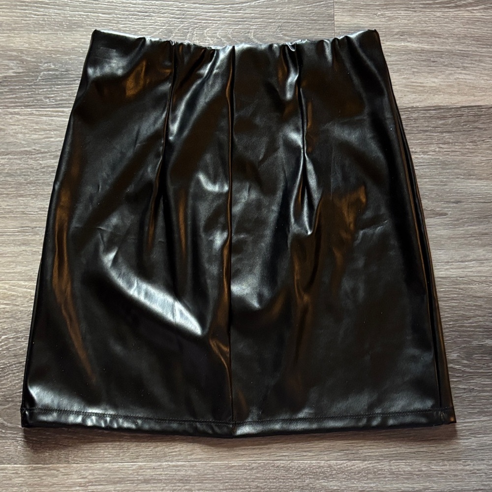 ASOS DESIGN Faux Leather Mini Skirt 🖤